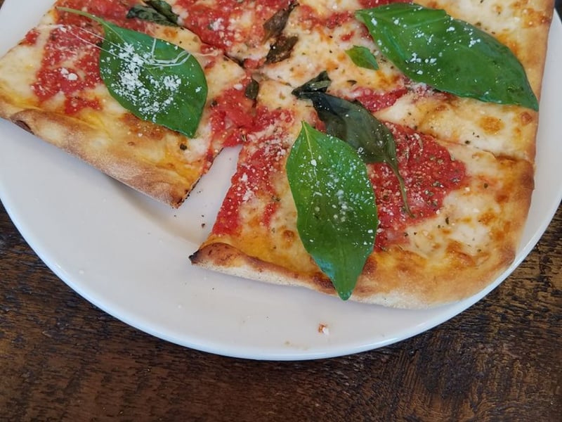 Catering-ready margherita pizza